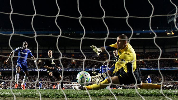 Drin: Didier Drogba trifft mit Chelseas einzigem Torschuss zum Sieg gegen den FC Barcelona.