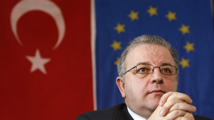 Kenan Kolat.