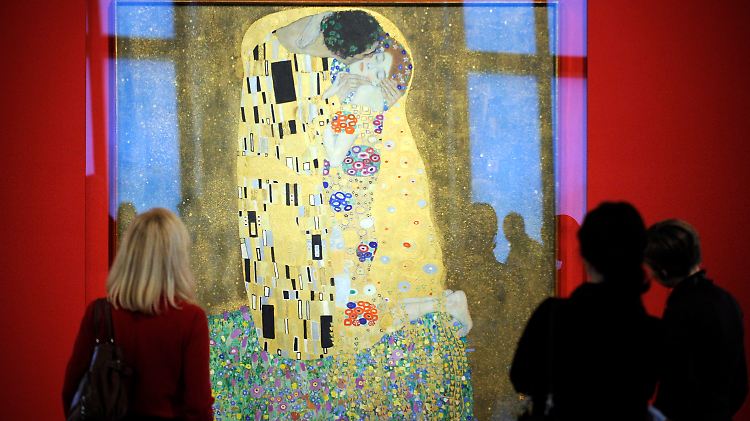 Das berühmte Gemälde "Der Kuss" des österreichischen Jugendstil-Künstlers Gustav Klimt im Belvedere in Wien.