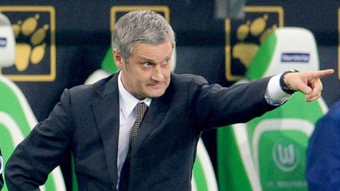 Das Achtelfinale im Blick: Wolfsburgs Trainer Armin Veh.
