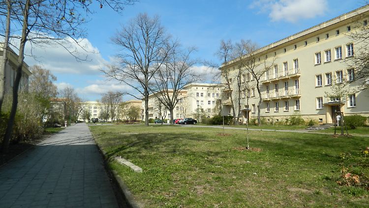 Mitten in der einstigen Vorzeigesiedlung, in der ehemaligen Kinderkrippe, findet sich das "Dokumentationszentrum Alltagskultur der DDR".