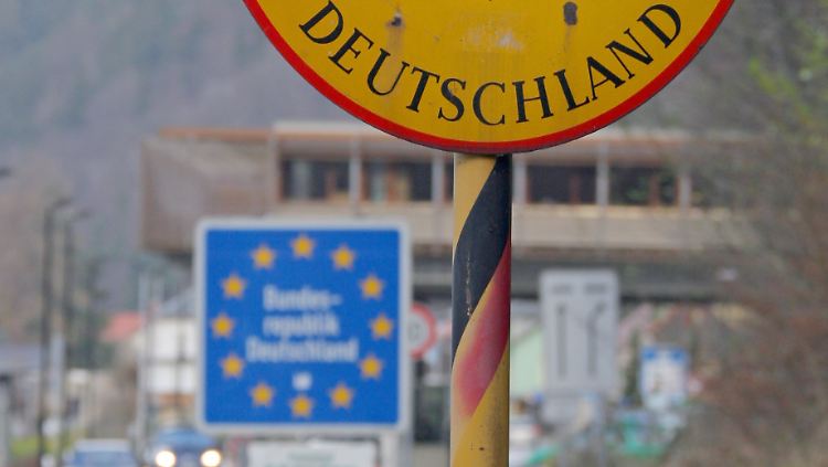 Am deutsch-tschechischen Grenzübergang in Schmilka/Hrensko.