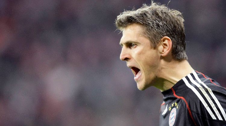Jörg Butt feuert sein Team an.