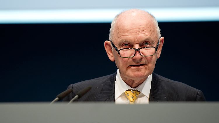 VW-Aufsichtsratschef Piech hat einen Schlachtplan für MAN, denn der Gewinn ist um über ein Fünftel eingebrochen.