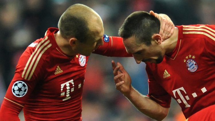 Freunde fürs Leben? Franck Ribéry auf Arjen Robben.