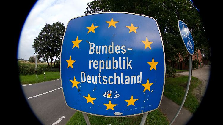 So einfach soll man nicht immer nach Deutschland kommen, findet Innenminister Friedrich.