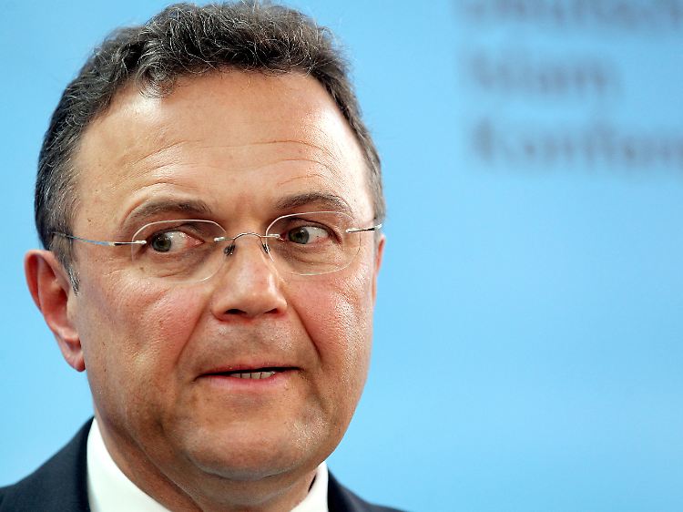 Innenminister Hans-Peter Friedrich (CSU) hat sich in Widersprüche verstrickt.