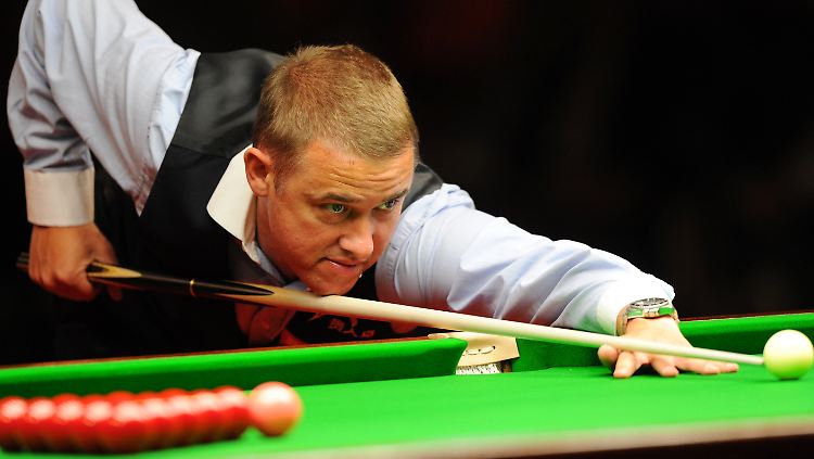 Altstar am Queue: Stephen Hendry.