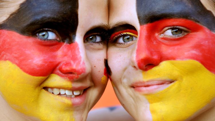 Die meisten Menschen finden die linke Gesichtshälfte ihres Gegenübers schöner.