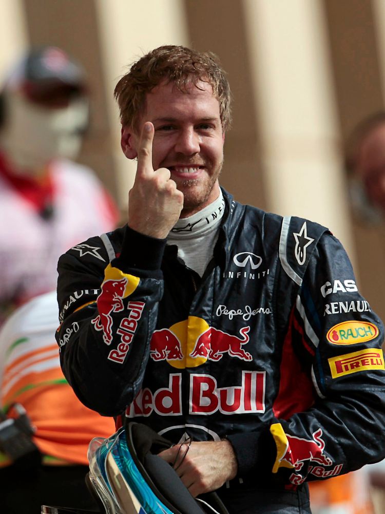 Der Vettel-Daumen ist wieder da. In Bahrain sicherte sich der zuvor glücklose Weltmeister den besten Startplatz.
