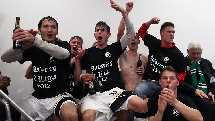 Ganz oben, und bald höherklassig: Der SV Sandhausen steht als erster Aufsteiger in die 2. Fußball-Bundesliga fest.