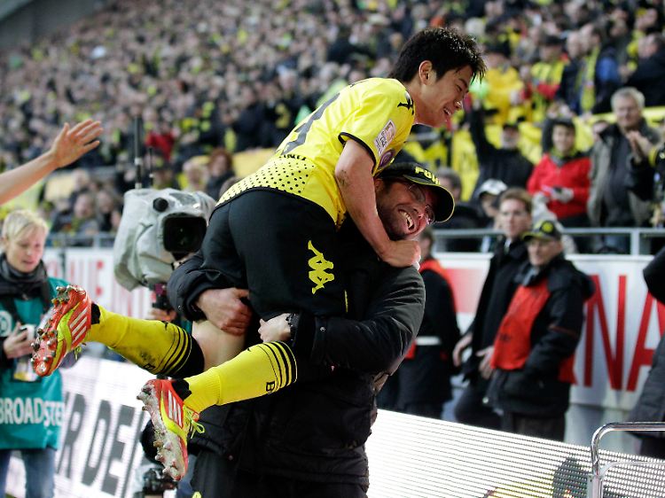 Shinji Kagawa traf in der 59. Minute zum 2:0-Endstand für den BVB und sorgte für 30 euphorisierte Schlussminuten im Dortmunder Fußballtempel.