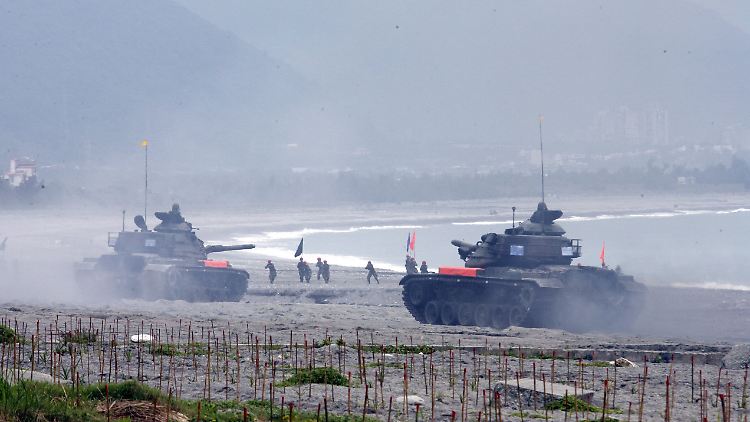 Im Osten Taiwans proben taiwanesische Truppen die Landesverteidigung für den Fall einer chinesischen Invasion.