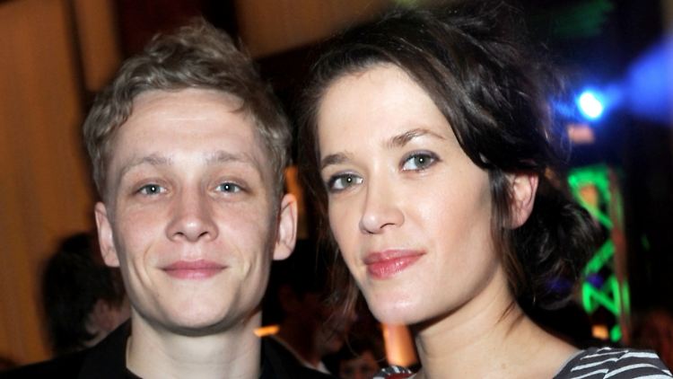 Schweighöfer und Freundin Ani lernten sich 2004 kennen. Fünf Jahre später kam Tochter Greta auf die Welt.
