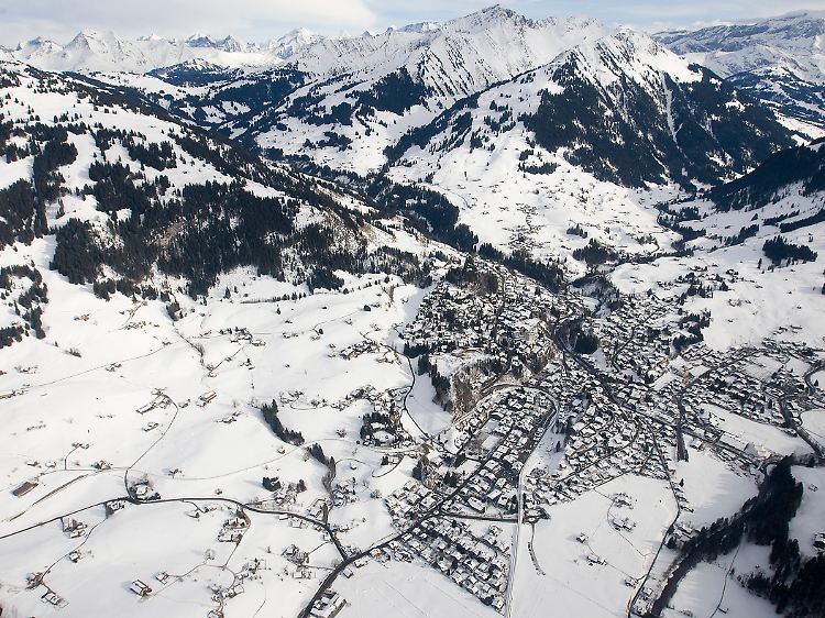 Luftbild von Gstaad, dem teuersten Ort im Preisvergleich.