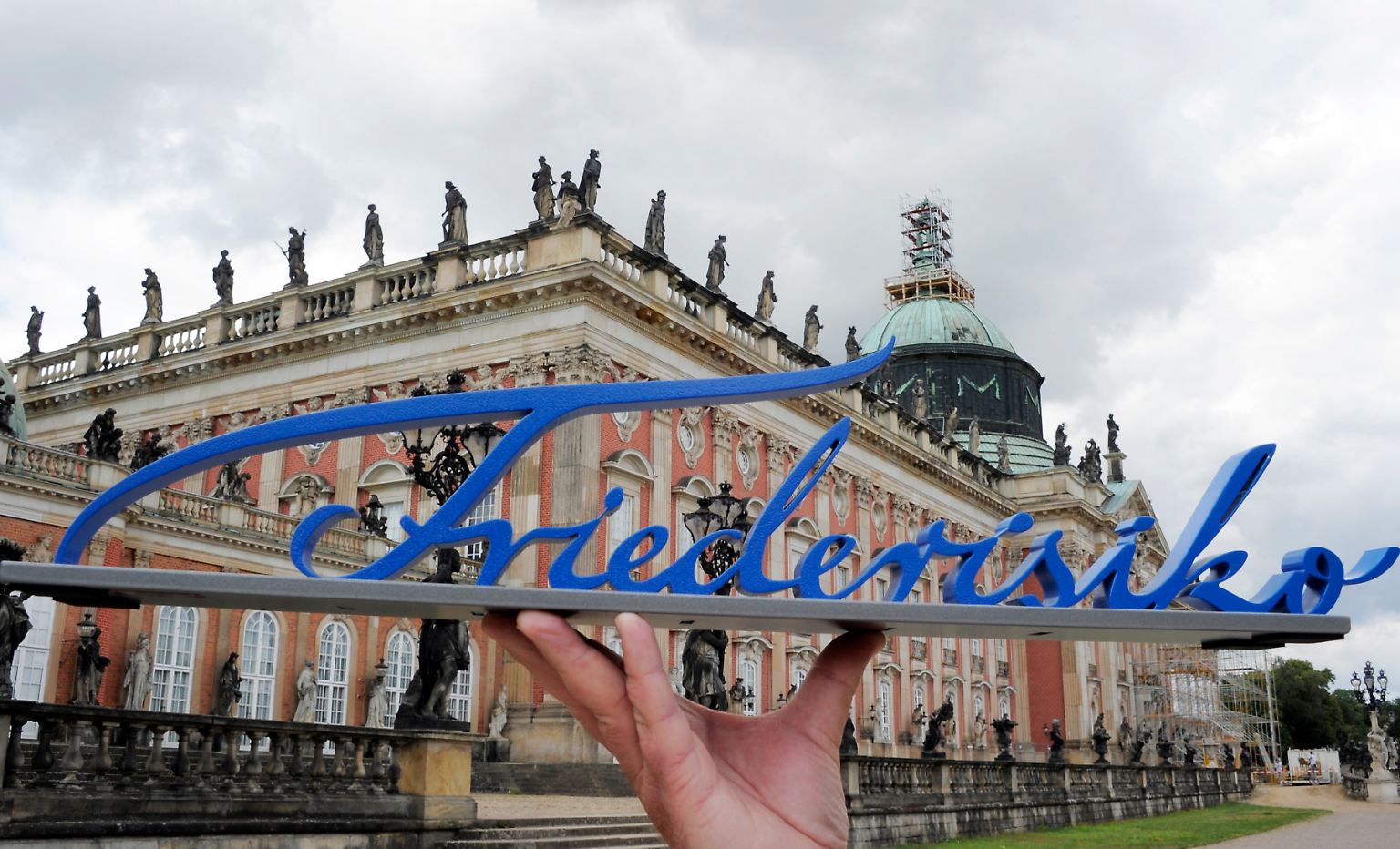 Der Titel geht etwas sperrig über die Lippen, doch natürlich ist er Programm: Die Verbindung zwischen Friedrich II. und dem Risiko ist das Leitthema der Potsdamer Ausstellung, die am 28. April 2012 ihre Pforten öffnet. 