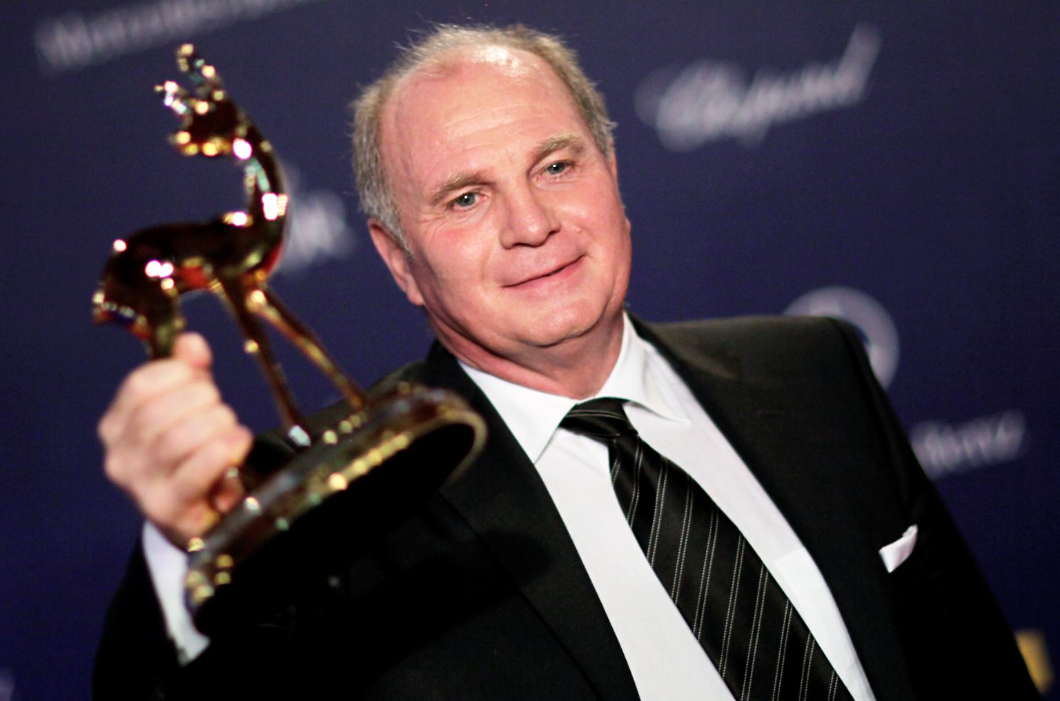 Gerade erst hat Uli Hoeneß einen Bambi erhalten, in der Kategorie Wirtschaft.
