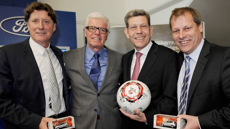 Der neue Vorstand des 1. FC Köln: Harald "Toni" Schumacher, Markus Ritterbach, Bernhard Mattes und der neue Präsident Werner Spinner (v.l.n.r.)
