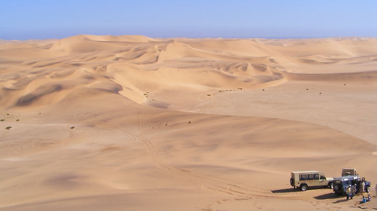 Sand, so weit das Auge reicht: Im südlichen Teil des Dorob-Nationalparks in Namibia dominieren Dünen das Landschaftsbild.