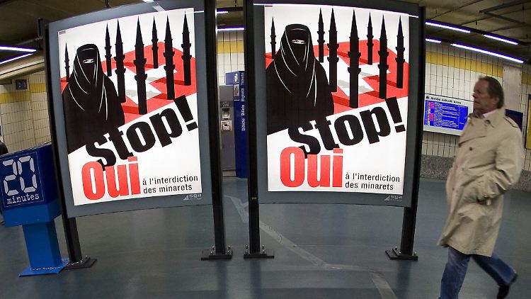 Schweizer Rechtspartei wirbt für Verbot von Moschee-Bau vor Referendum. (November 2009)