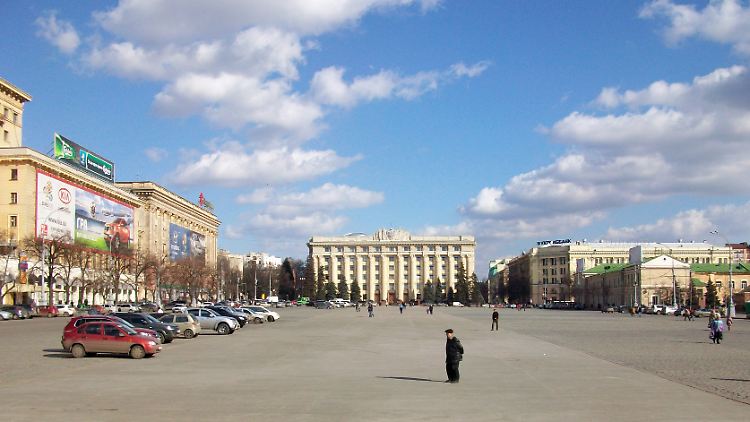 Einer der größten Plätze Europas: Der Freiheitsplatz im Zentrum von Charkow misst 112.000 Quadratmeter.