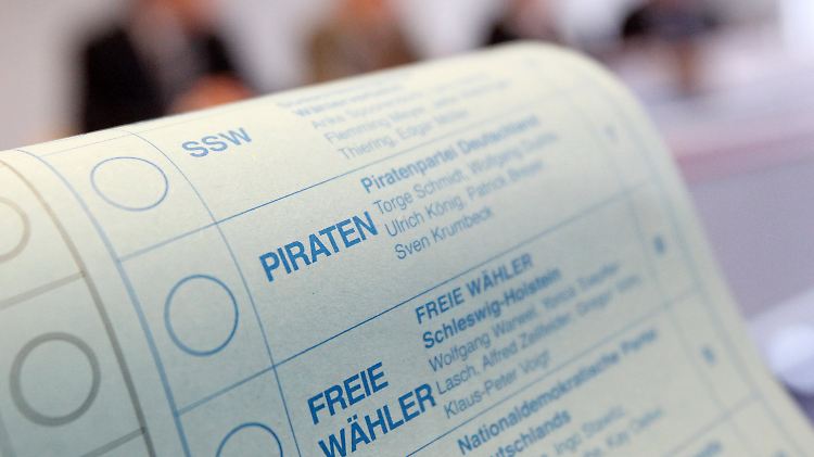 Wahlzettel zur Wahl in Schleswig-Holstein am 6. Mai. Die jüngste Umfrage sieht die Piraten dort bei 10 Prozent.