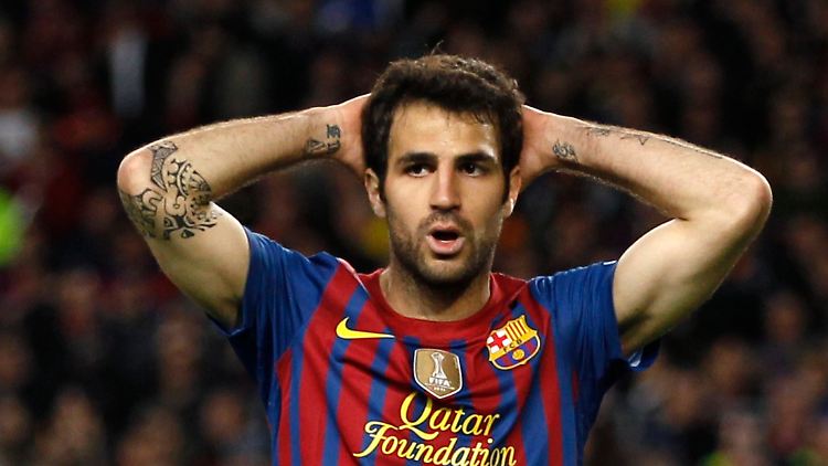 Fassungslos: Cesc Fabregas wird mit Barcelona den Titel in der Champions League nicht verteidigen.