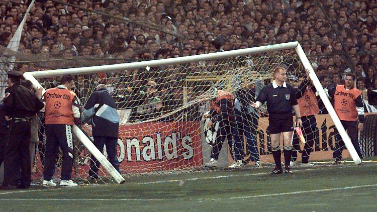 Legendär und kein Scherz: Der Torfall von Madrid am 1. April 1998.
