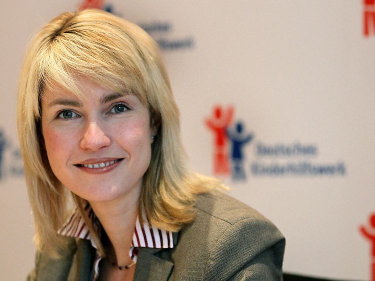 Manuela Schwesig kritisiert auch die Bezahlung der Altenpfleger als zu gering.