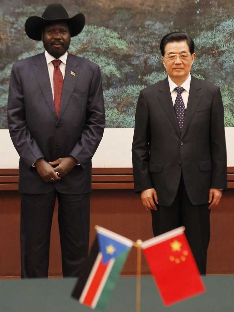 Südsudans Präsident Salva Kiir traf den chinesischen Ministerpräsidenten Hu Jintao in Peking.
