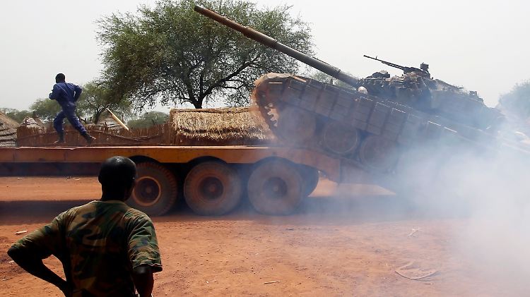 Der Südsudan bringt weiter sein Panzer in Stellung, hier ein sowjetischer T-72.