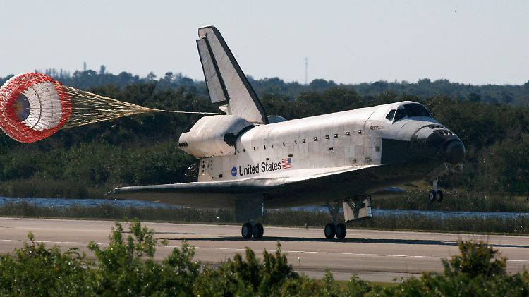 Sicher gelandet: Die "Atlantis" ist zurück auf der Erde.