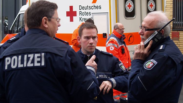 Rettungskräfte sammeln sich in Siegen.