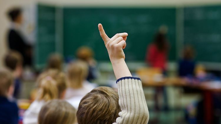 Der Fälscher arbeitete an Schulen in Baden-Württemberg und Rheinland-Pfalz.
