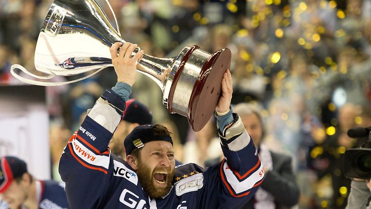 "Tage wie diese": Perfekter hätte das 1000. Spiel von Sven Felski nicht enden können als mit dem Titelgewinn für die Berliner.