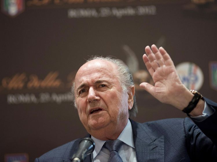 Unter Druck, immer noch: Fifa-Präsident Joseph Blatter. Der Europarat kauft ihm nicht ab, von der in seiner Amtszeit explodierten Korruption im Weltfußball nichts mitbekommen zu haben.