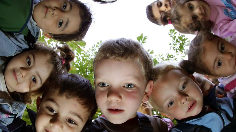In Kindertagesstätten lernen Kinder besser als zu Hause, belegen Studien.