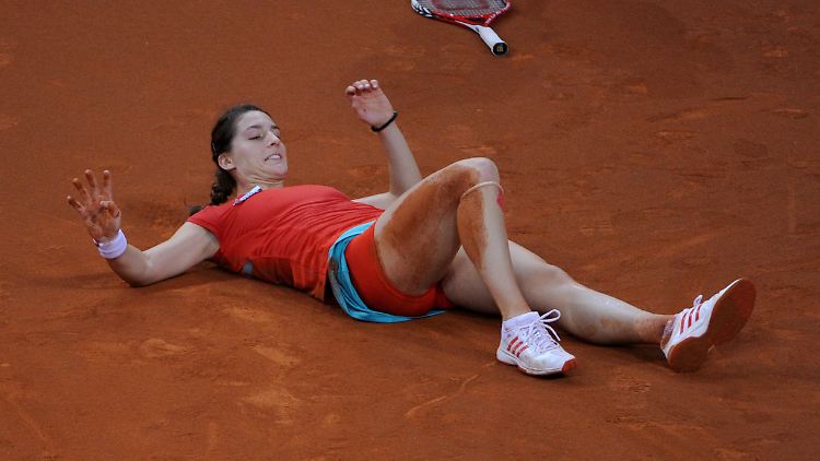 Am Boden zerstört: Andrea Petkovic knickte gegen Wiktoria Asarenka um und musste aufgeben.