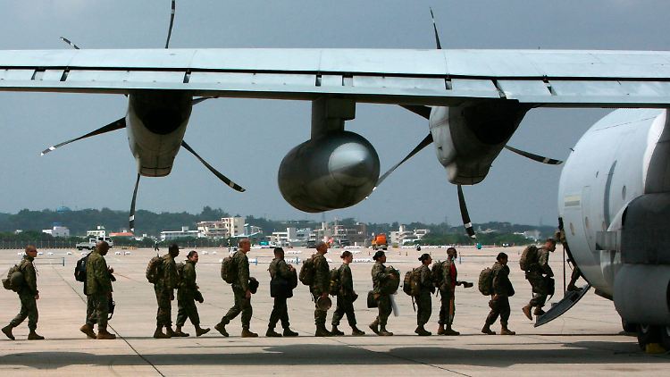 9000 von 19.000 Mann verlassen Okinawa.