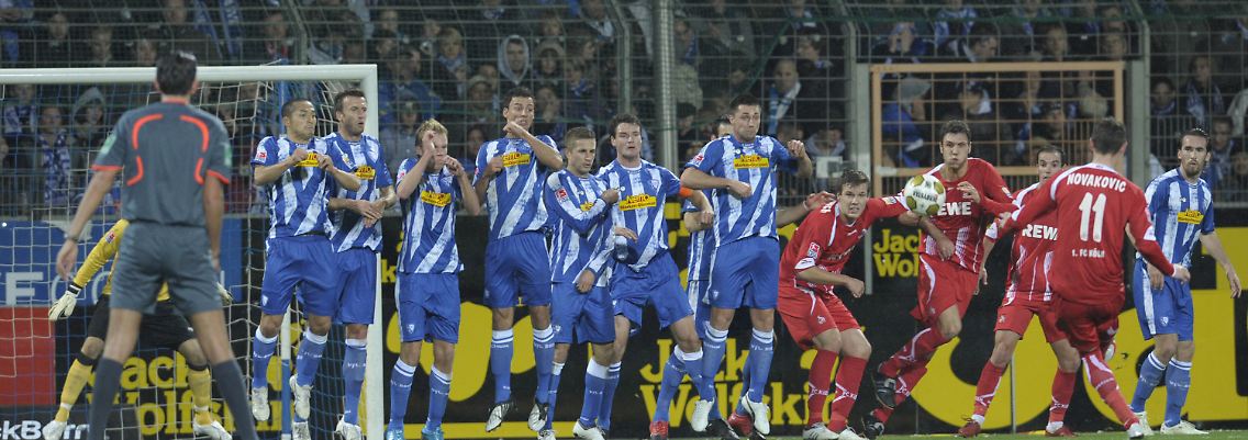 Herumstehen reicht im Fußball nicht.