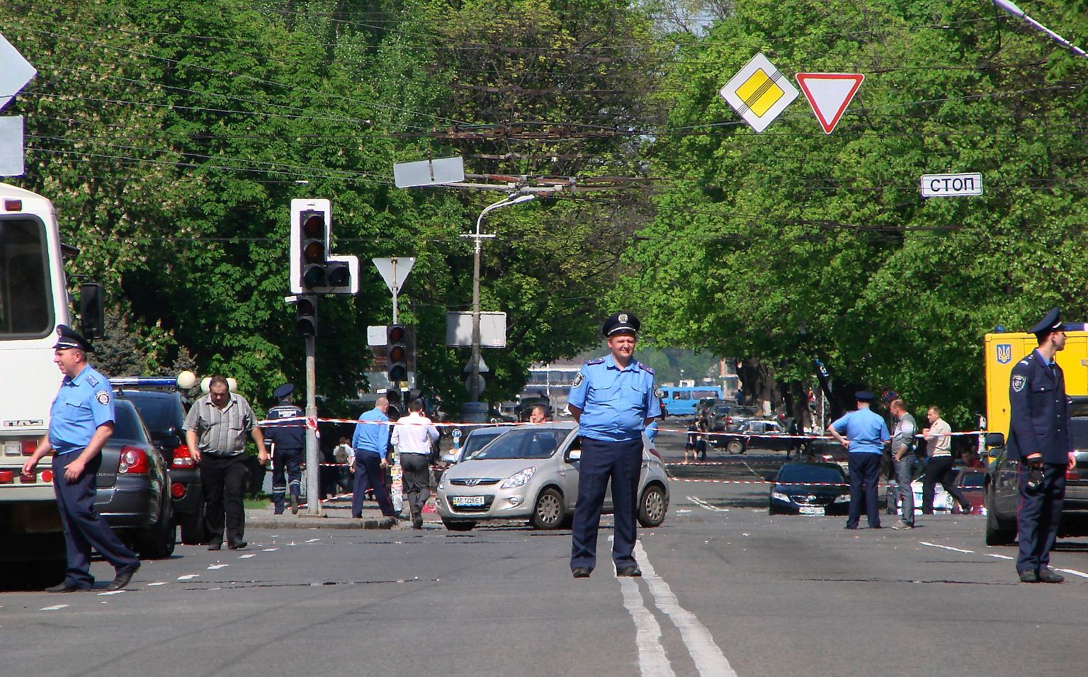 Sechs Wochen vor Beginn der Fußball-EM erschüttert eine Anschlagsserie in der Ukraine die Industriestadt Dnjepropetrowsk. 