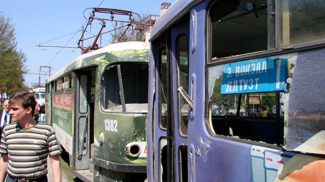 2012-04-27T111644Z_01_DNE04_RTRMDNP_3_UKRAINE-BLASTS.JPG4800290563650840693.jpg