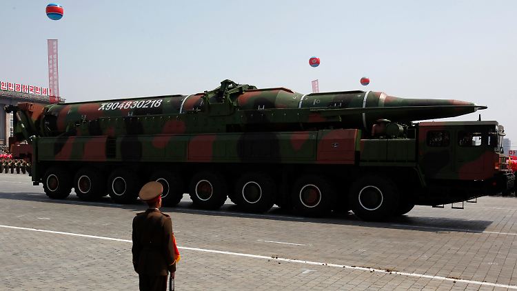 Nordkorea fuhr großes Kriegsgerät auf. Sechs vermeintliche Interkontinentalraketen waren laut Experten aber Attrappen.
