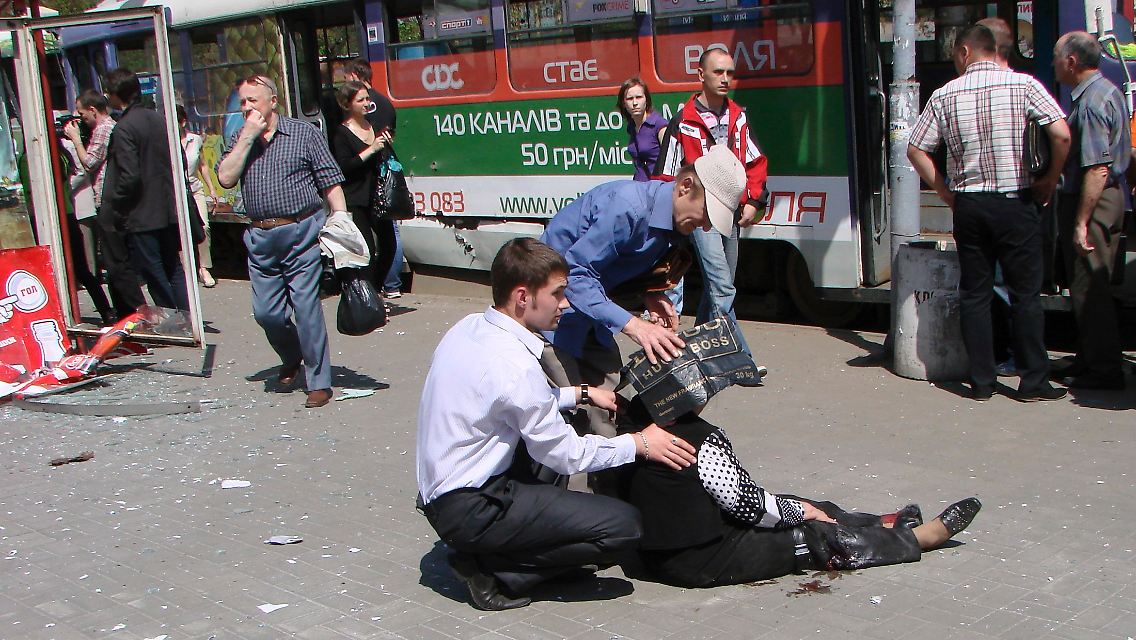 2012-04-27T111127Z_01_DNE05_RTRMDNP_3_UKRAINE-BLASTS.JPG1488110926117646479.jpg