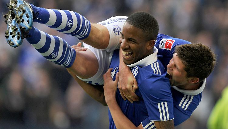 Auf dem Weg in die Champions League: Schalkes Jefferson Farfan und Kollege Klaas-Jan Huntelaar.