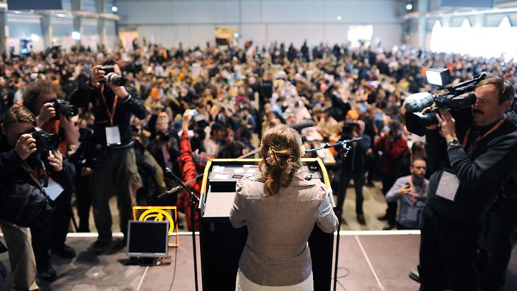 Die Aufmerksamkeit ist ihr sicher: Marina Weisband, die scheidende Geschäftsführerin der Piraten.