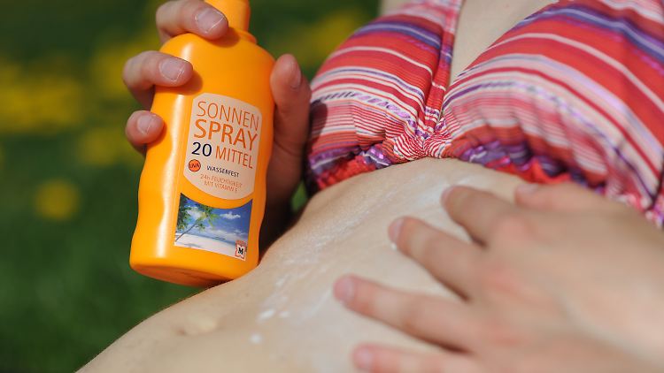 Der UV-Index ist im Frühling extrem hoch, weil die Ozonschicht für die Jahreszeit zu dünn ist.