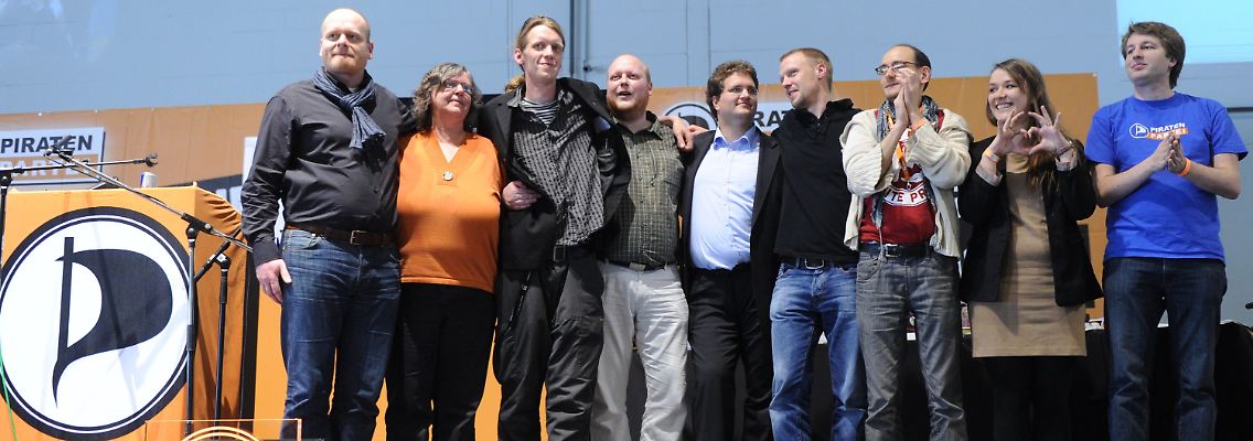 Die Partei hat noch viel vor, meint ihr Chef Schlömer (l.)