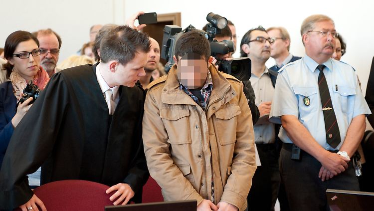 Einer der Angeklagten vor Gericht.
