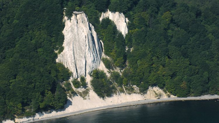 Auch die Rügener Kreidefelsen gehören zu den Kandidaten. Allerdings bröckelt das Wahrzeichen der Insel.